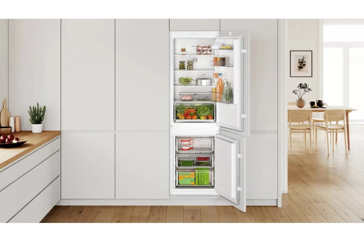 Встраиваемый двухкамерный холодильник Bosch KIN86NSE0