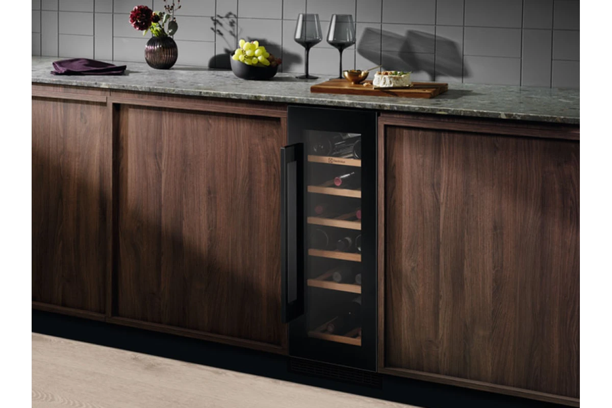 Встраиваемый винный шкаф Electrolux EWUS020B5B