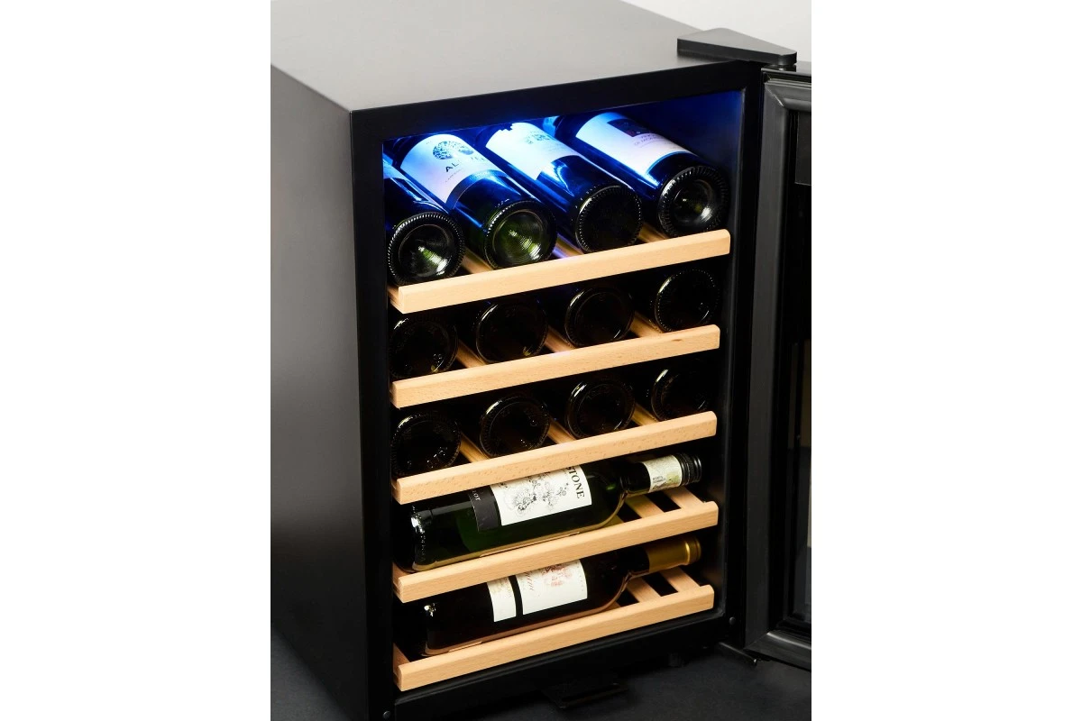 Однозонный шкаф Vinosafe VSF21AM