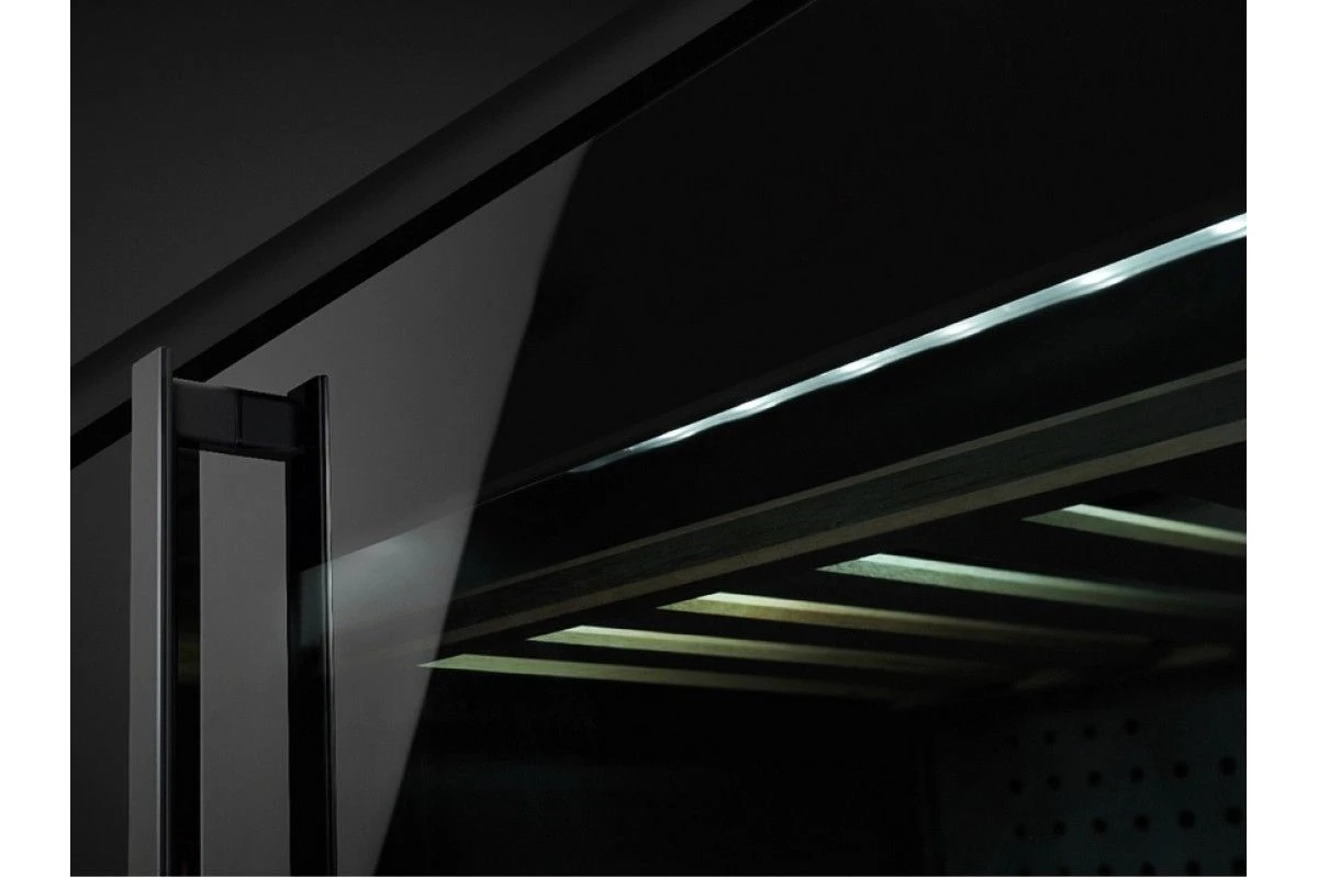 Встраиваемый холодильный шкаф для вина Smeg CVI638RN3