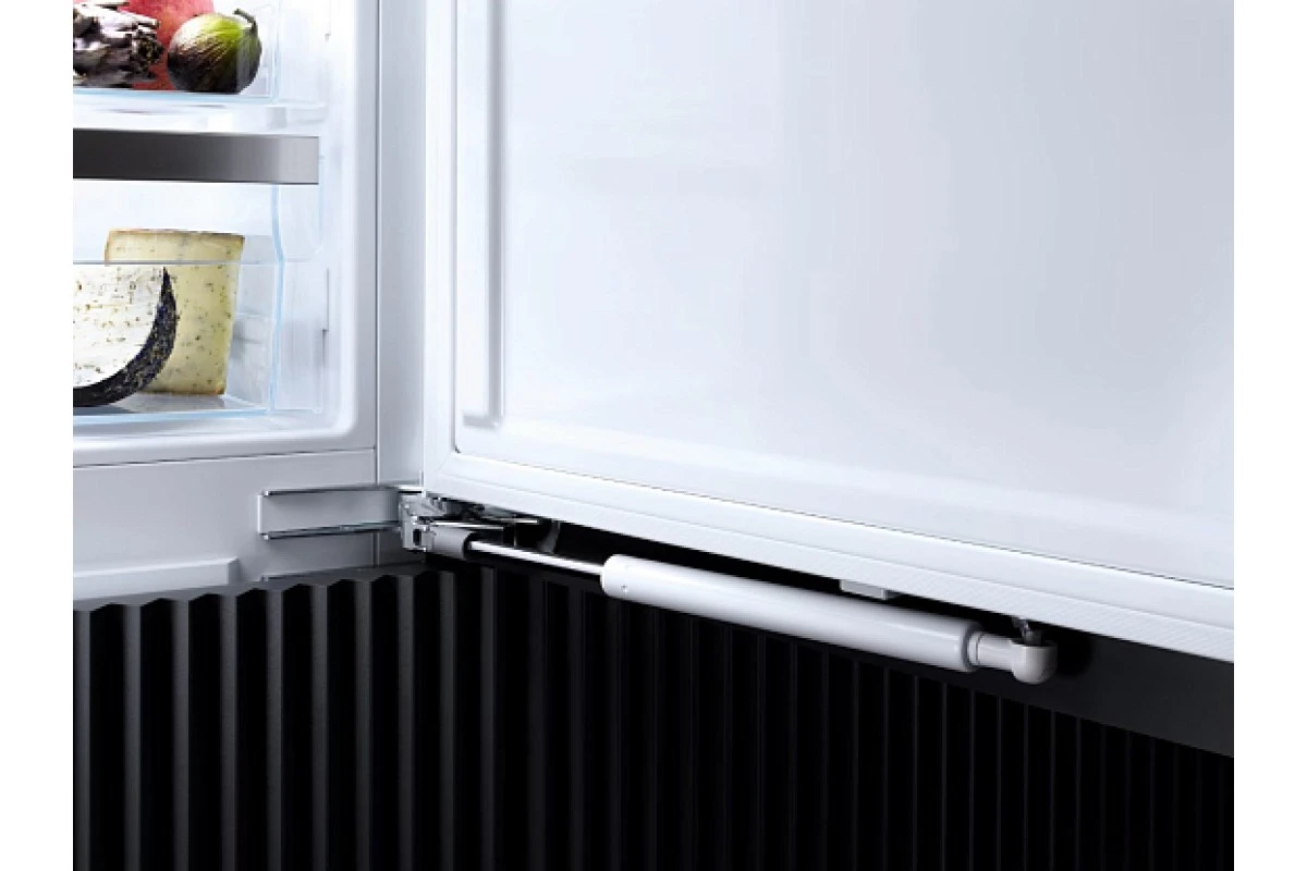 Встраиваемый холодильник Miele KFN 7785 C
