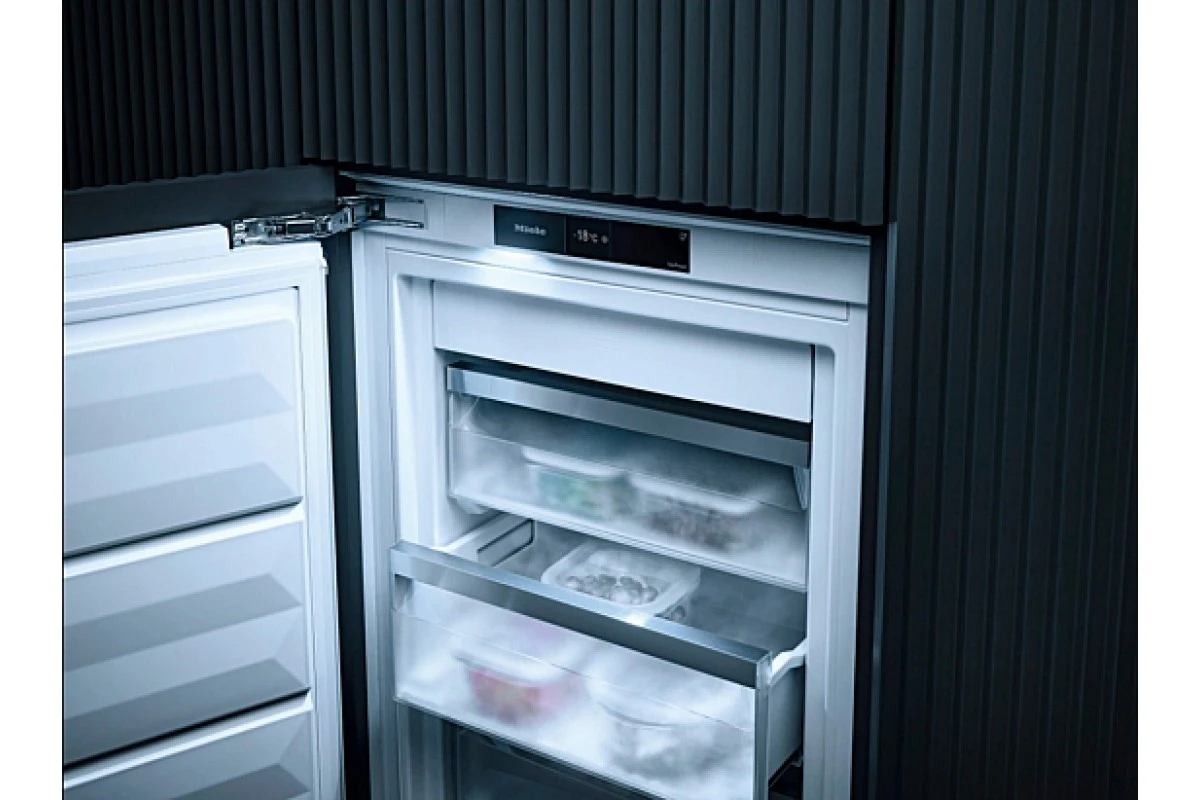 Встраиваемый морозильник Miele FNS 7774 D