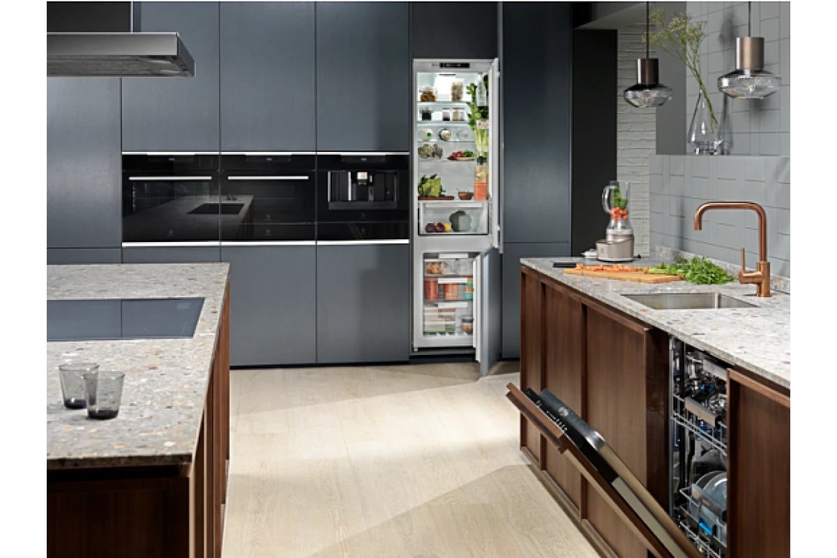 Встраиваемая посудомоечная машина Electrolux EEC987300W