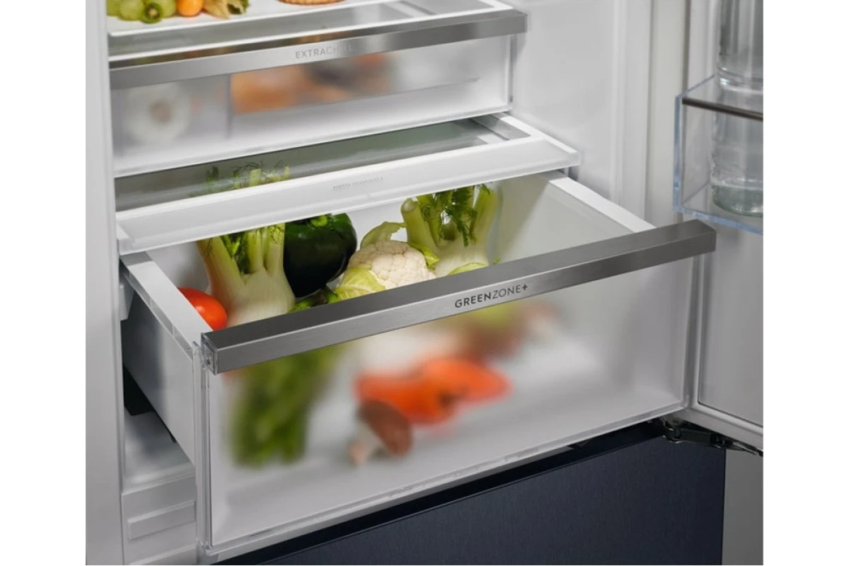 Встраиваемый холодильник Electrolux ENC8MC19S
