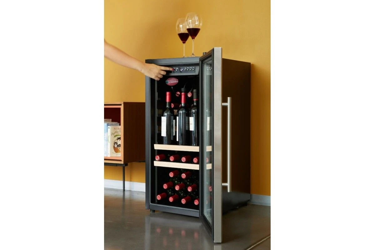 Монотемпературный шкаф La Sommeliere LS38A