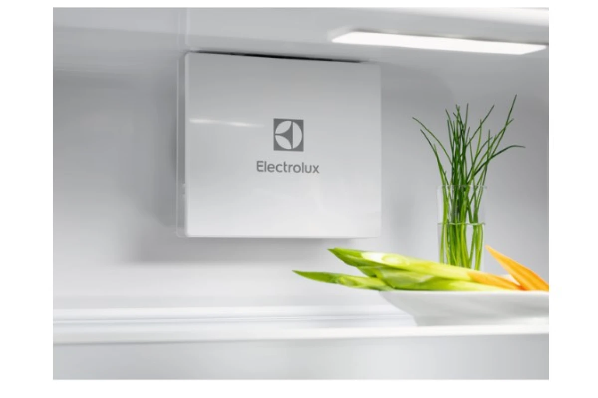 Встраиваемый холодильник Electrolux ENG7TE75S