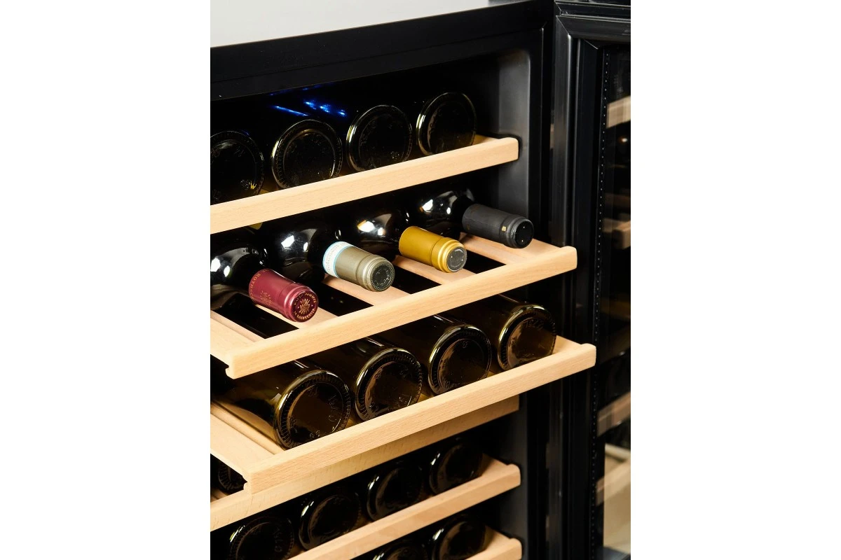 Однозонный шкаф Vinosafe VSF28AM