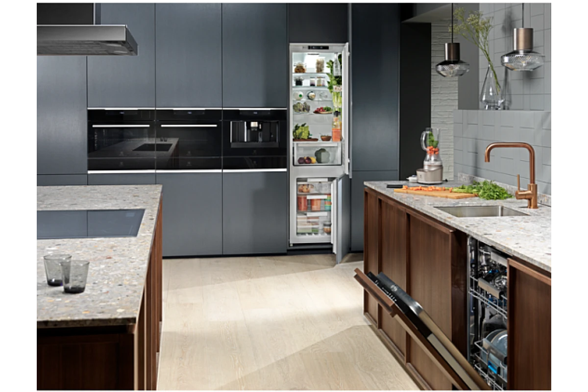 Встраиваемая посудомоечная машина Electrolux EEC967310L