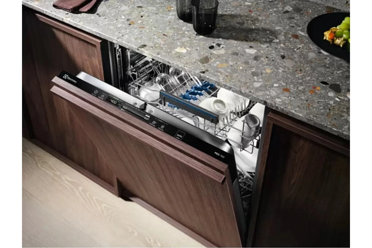 Встраиваемая посудомоечная машина Electrolux EEQ 47200 L