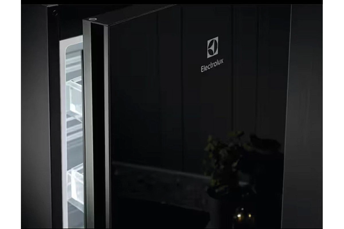 Холодильник Electrolux LNT7ME34K1