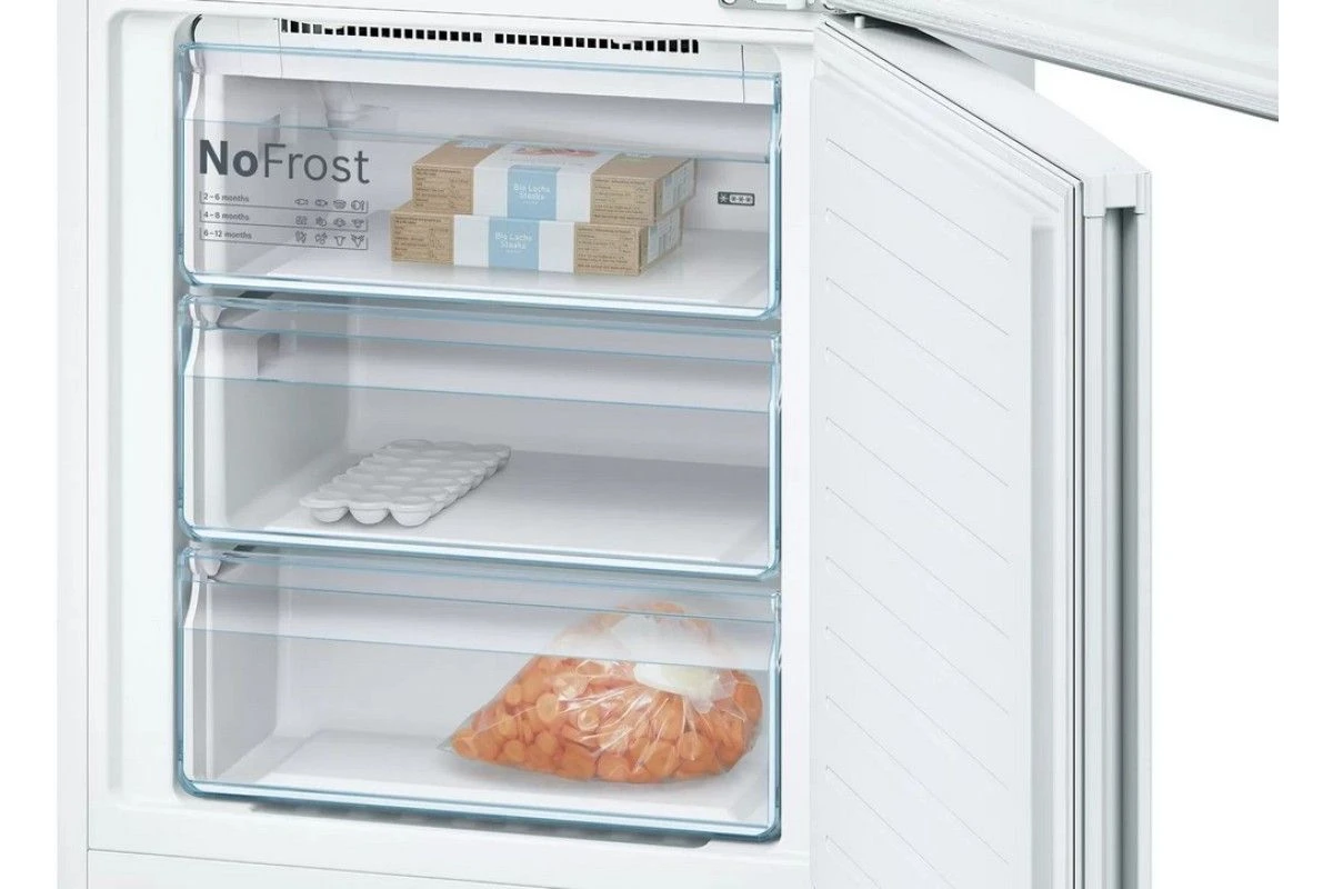 Двухкамерный холодильник Bosch KGN49XW30U