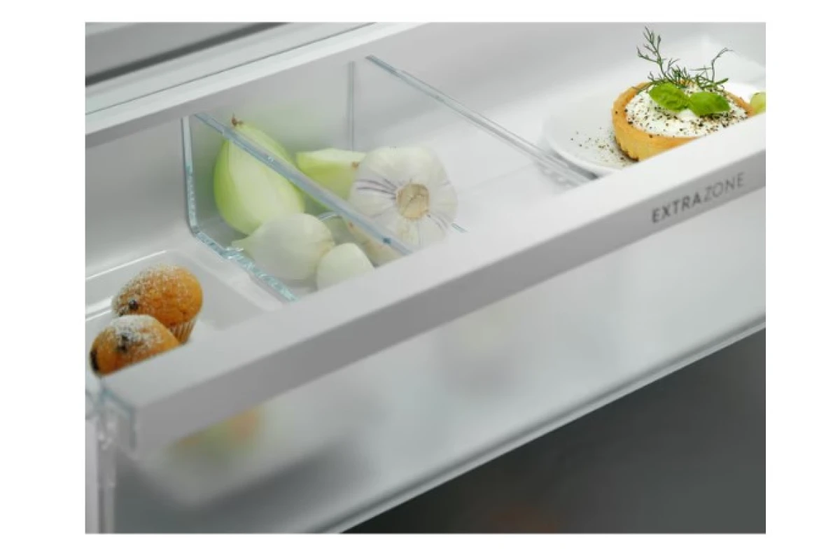 Встраиваемый холодильник Electrolux ENG7TE75S