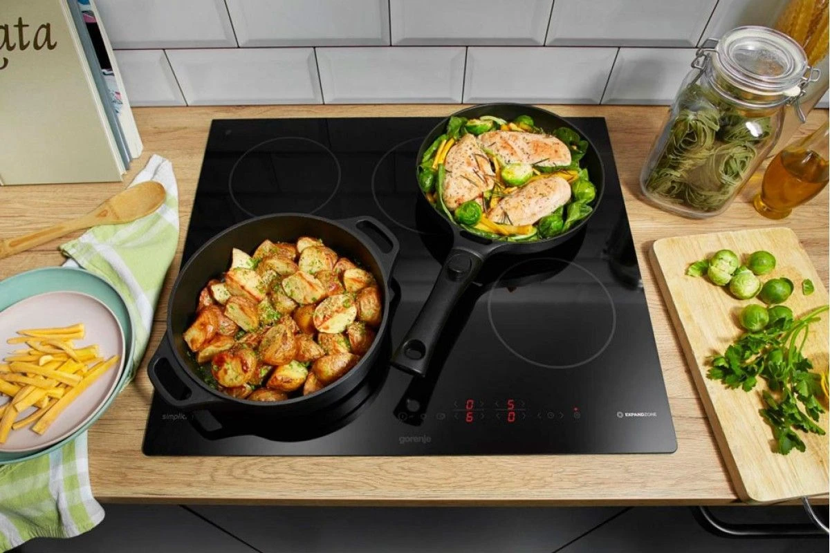 Независимая стеклокерамическая варочная панель Gorenje ECT643SYB