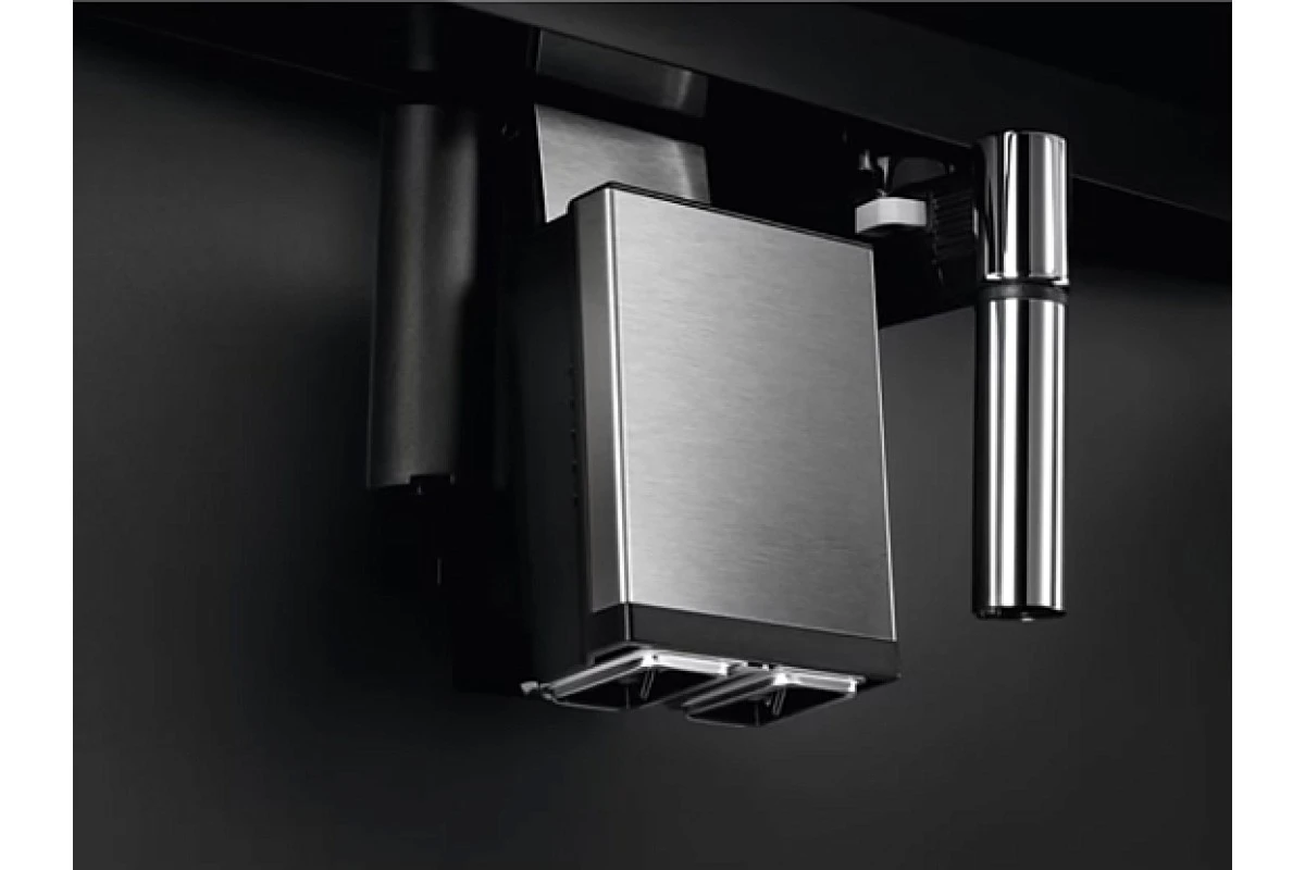 Встраиваемая кофемашина Electrolux EBC85X