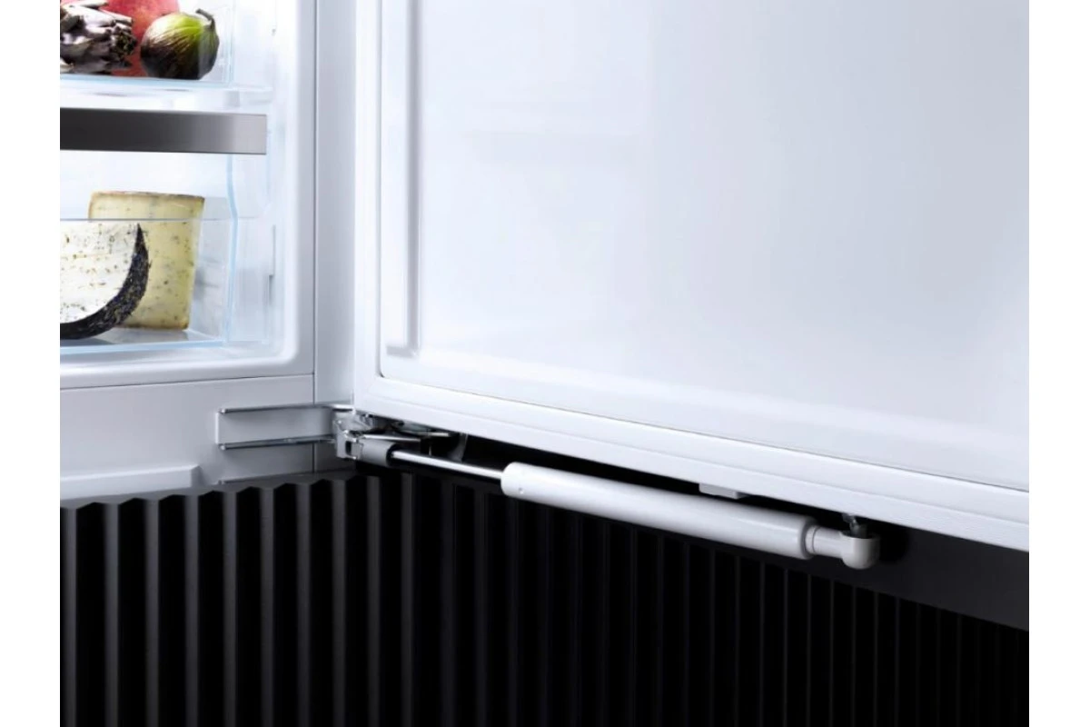 Встраиваемый холодильник Miele KFN 7795 D