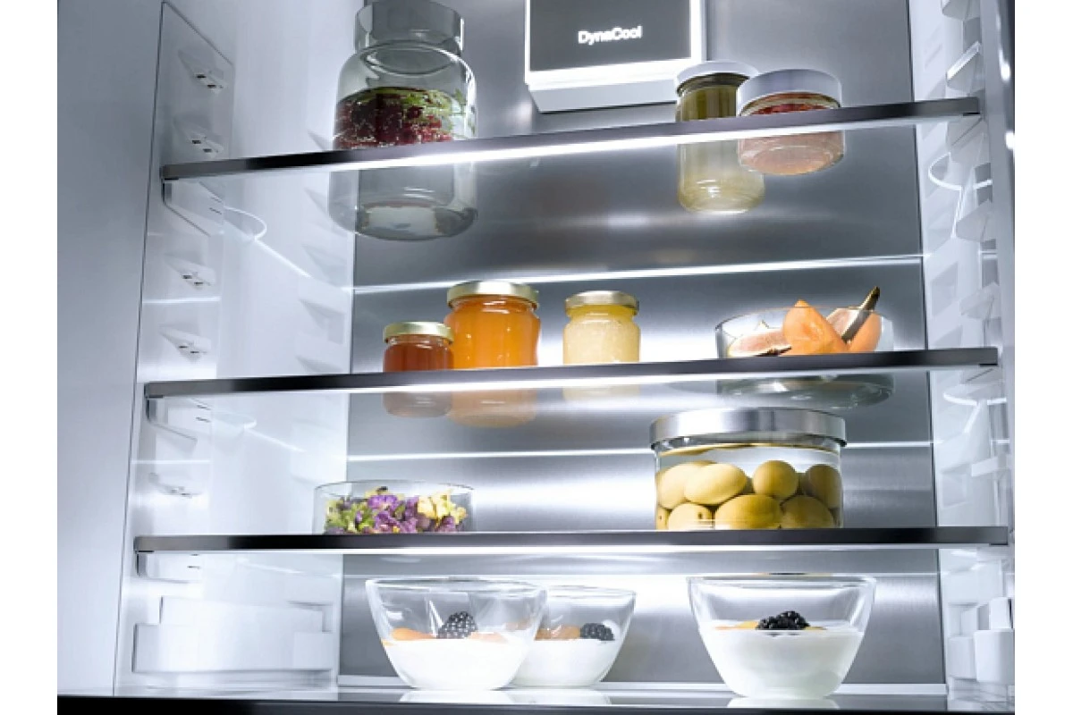 Встраиваемый холодильник Miele K 7777 C