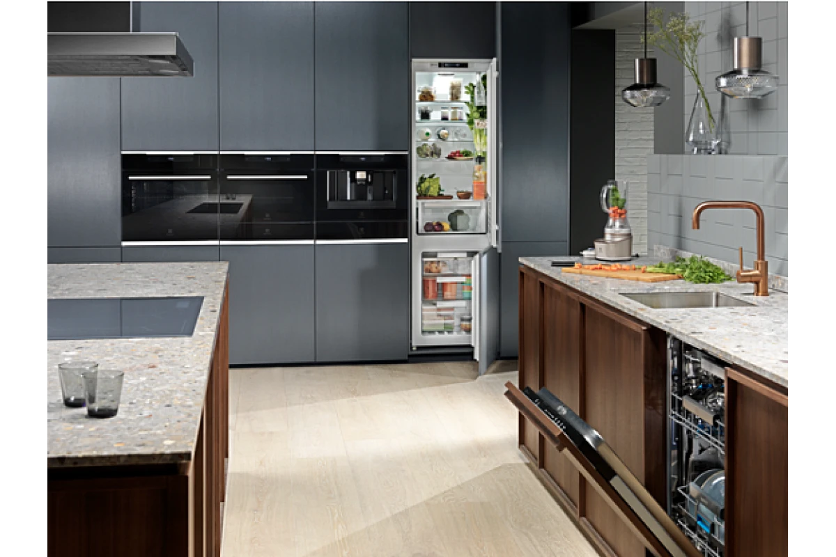 Встраиваемая посудомоечная машина Electrolux EEC967310L