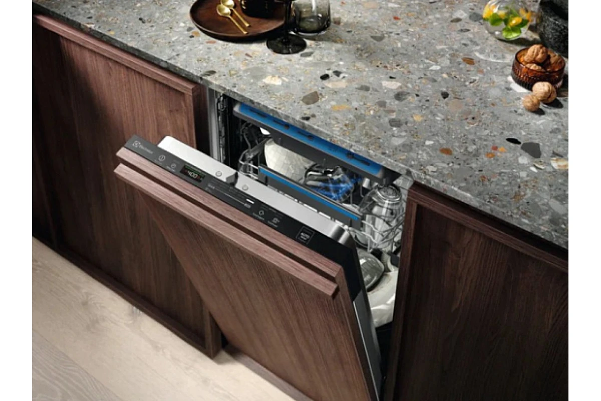 Встраиваемая посудомоечная машина Electrolux EEM43200L