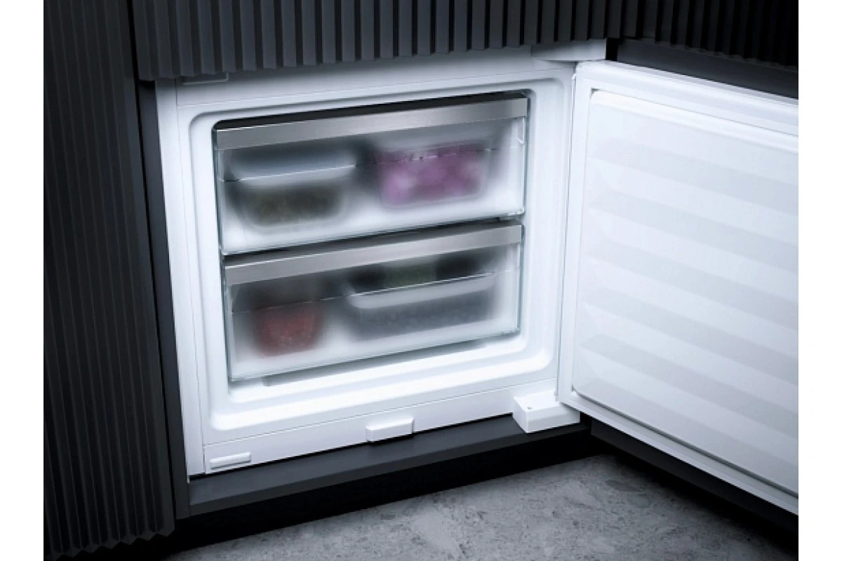 Встраиваемый холодильник Miele KF 7731 E