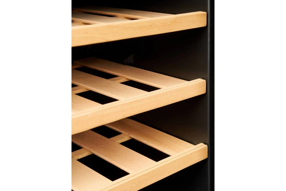 Однозонный шкаф Vinosafe VSF16AM