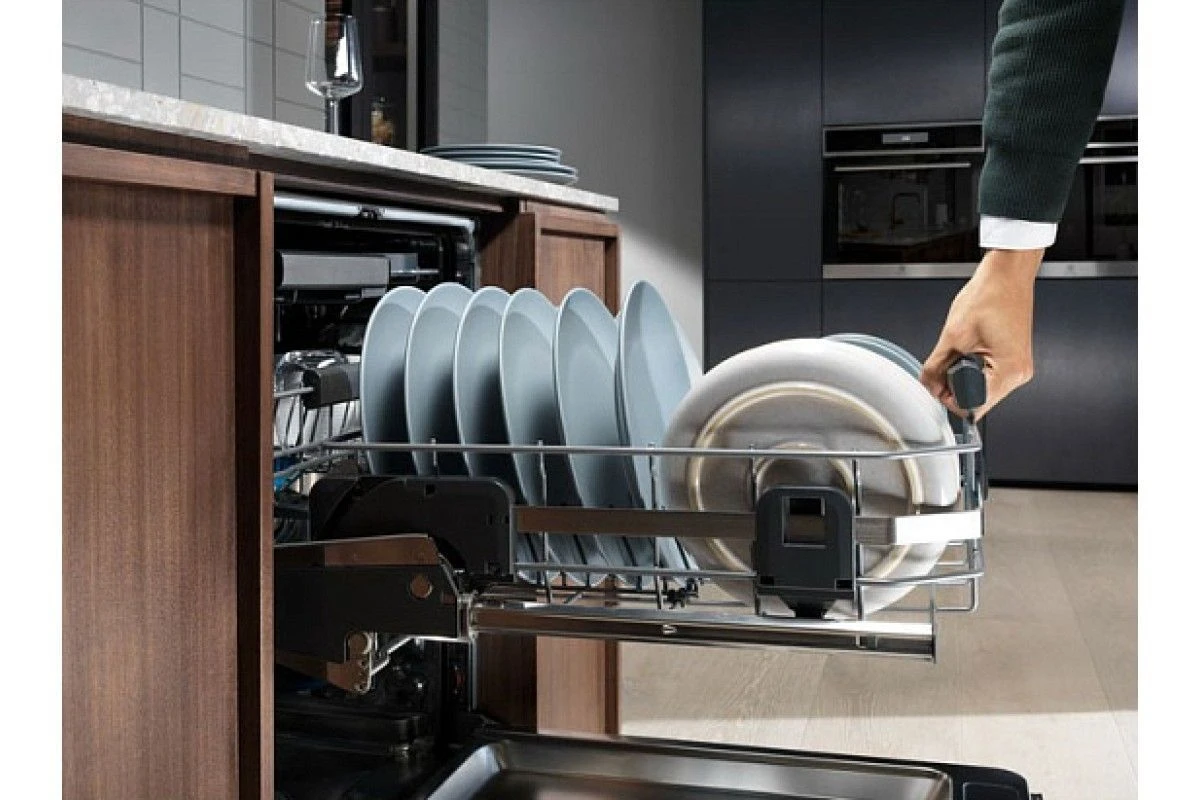 Встраиваемая посудомоечная машина Electrolux EEC87300W