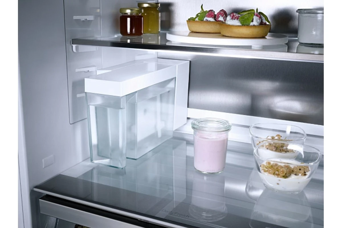 Встраиваемый холодильник Miele KFN 7785 C