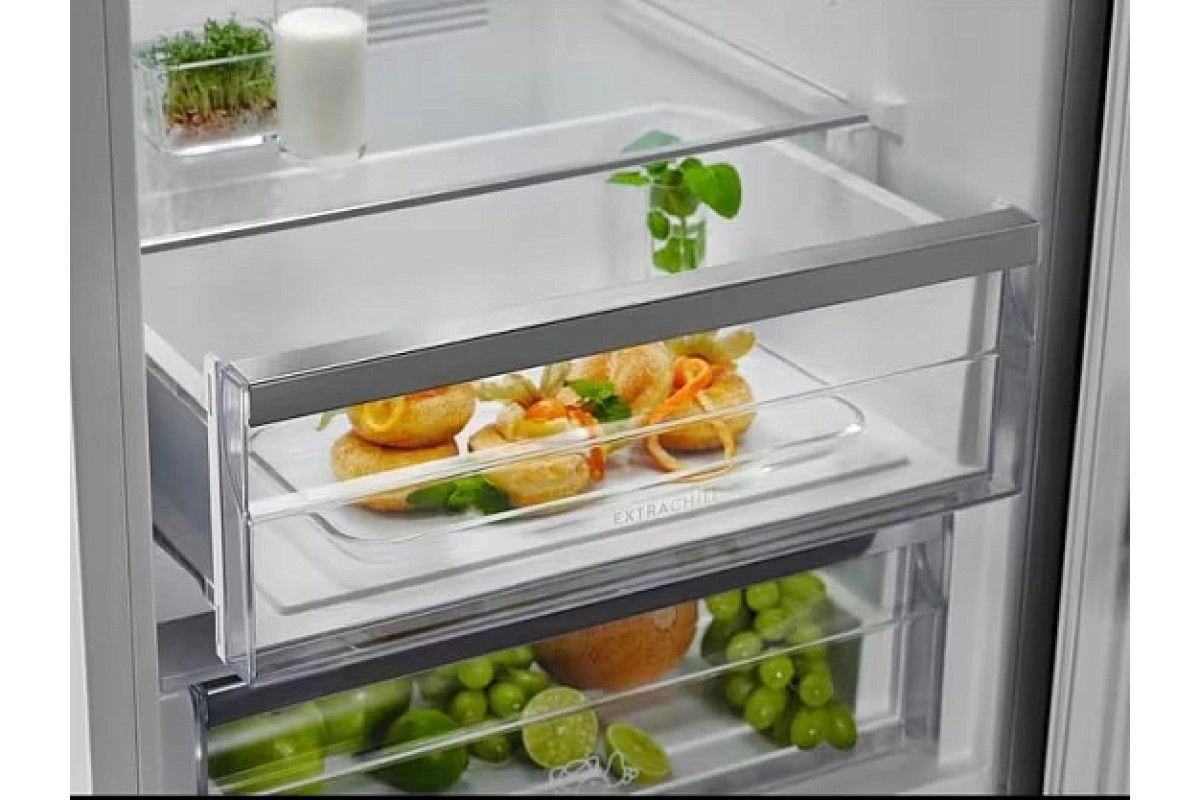 Холодильник Electrolux LNT7ME32M1