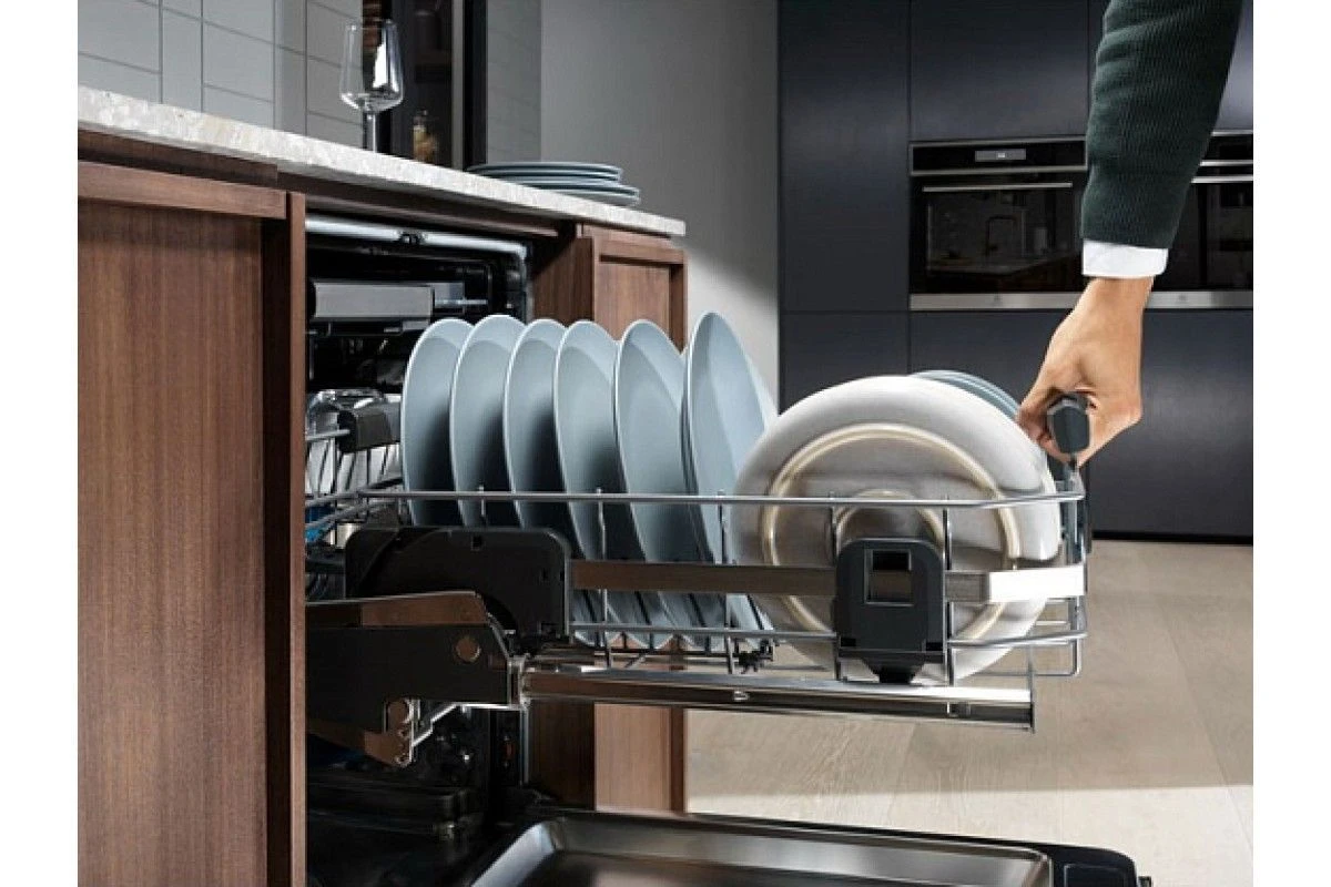 Встраиваемая посудомоечная машина Electrolux KECB8300L