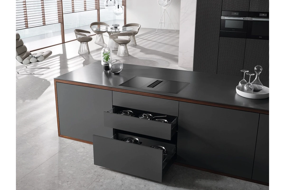 Индукционная варочная панель со встроенной вытяжкой Miele KMDA7476 FR