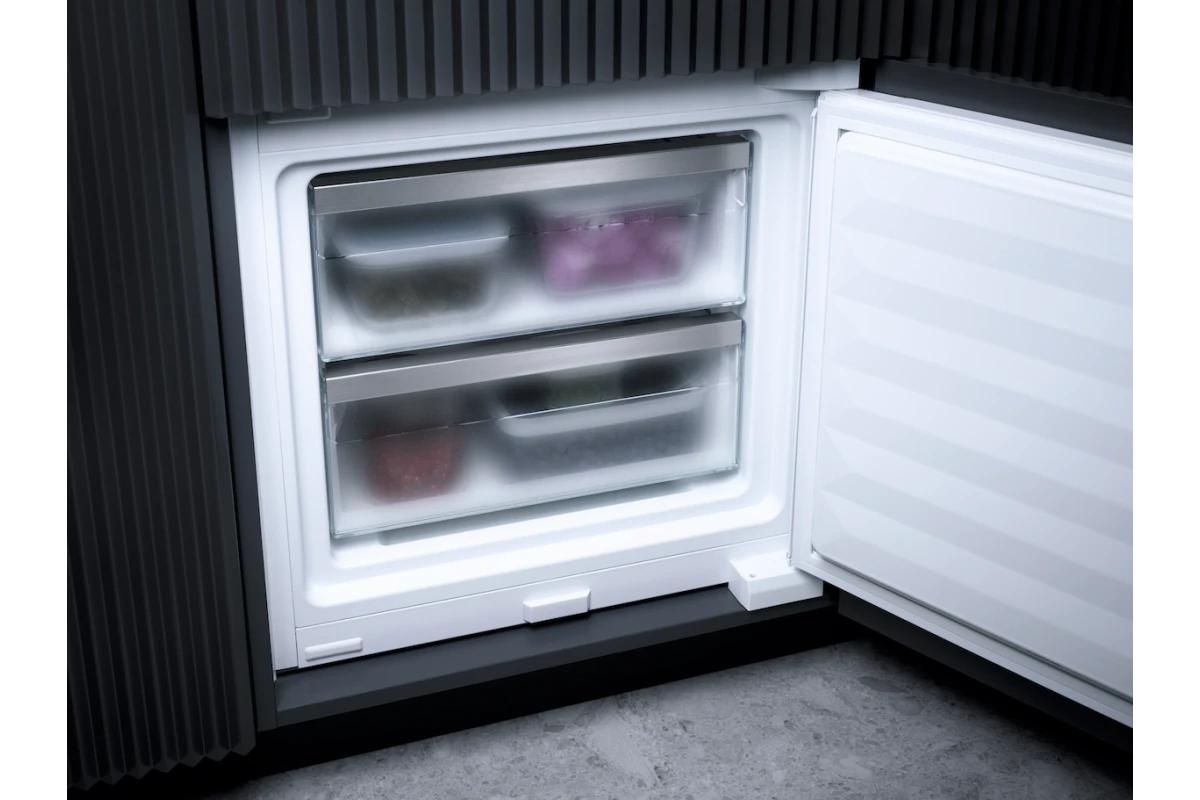 Встраиваемый холодильник Miele KF7772 B