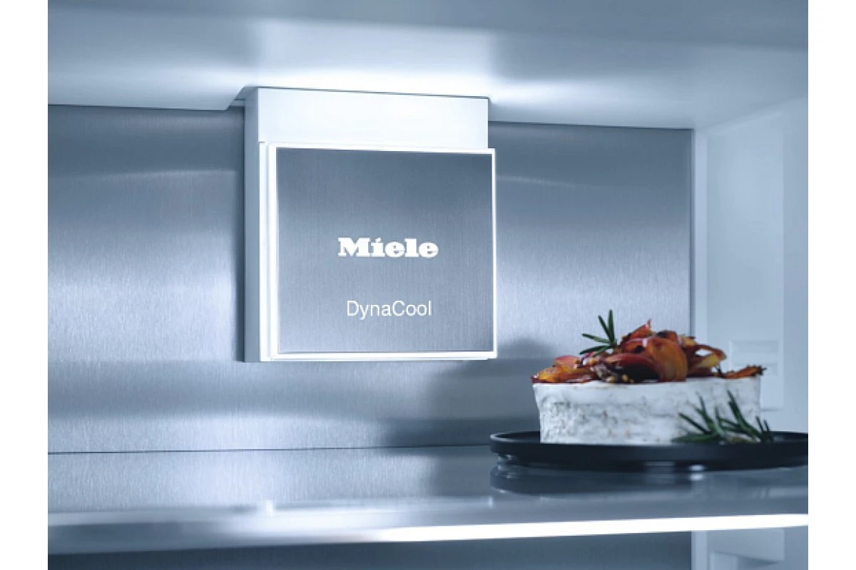 Встраиваемый холодильник Miele KFN 7785 C