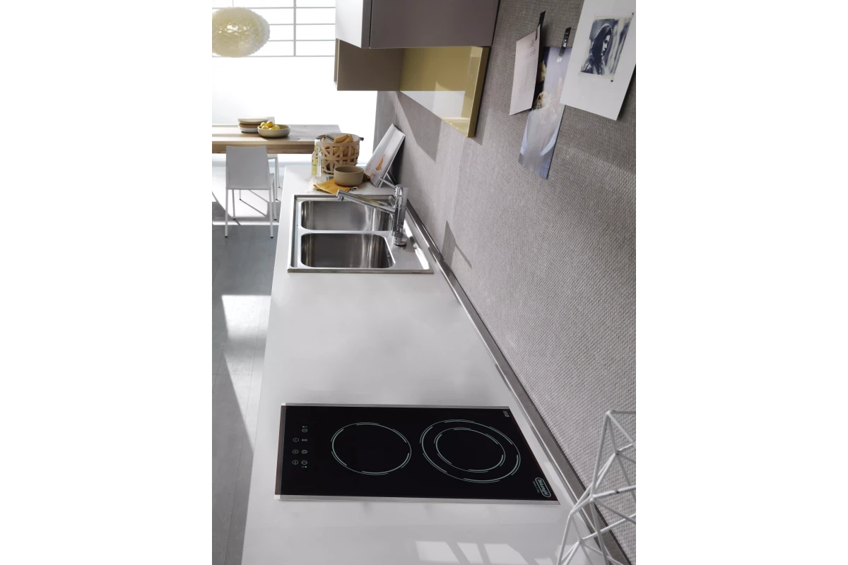 Электрическая варочная панель DeLonghi PVC 31 TC