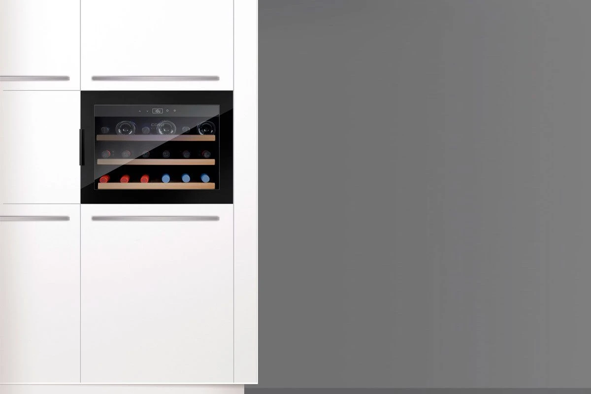 Встраиваемый винный холодильник Caso WineSafe 18 EB Black