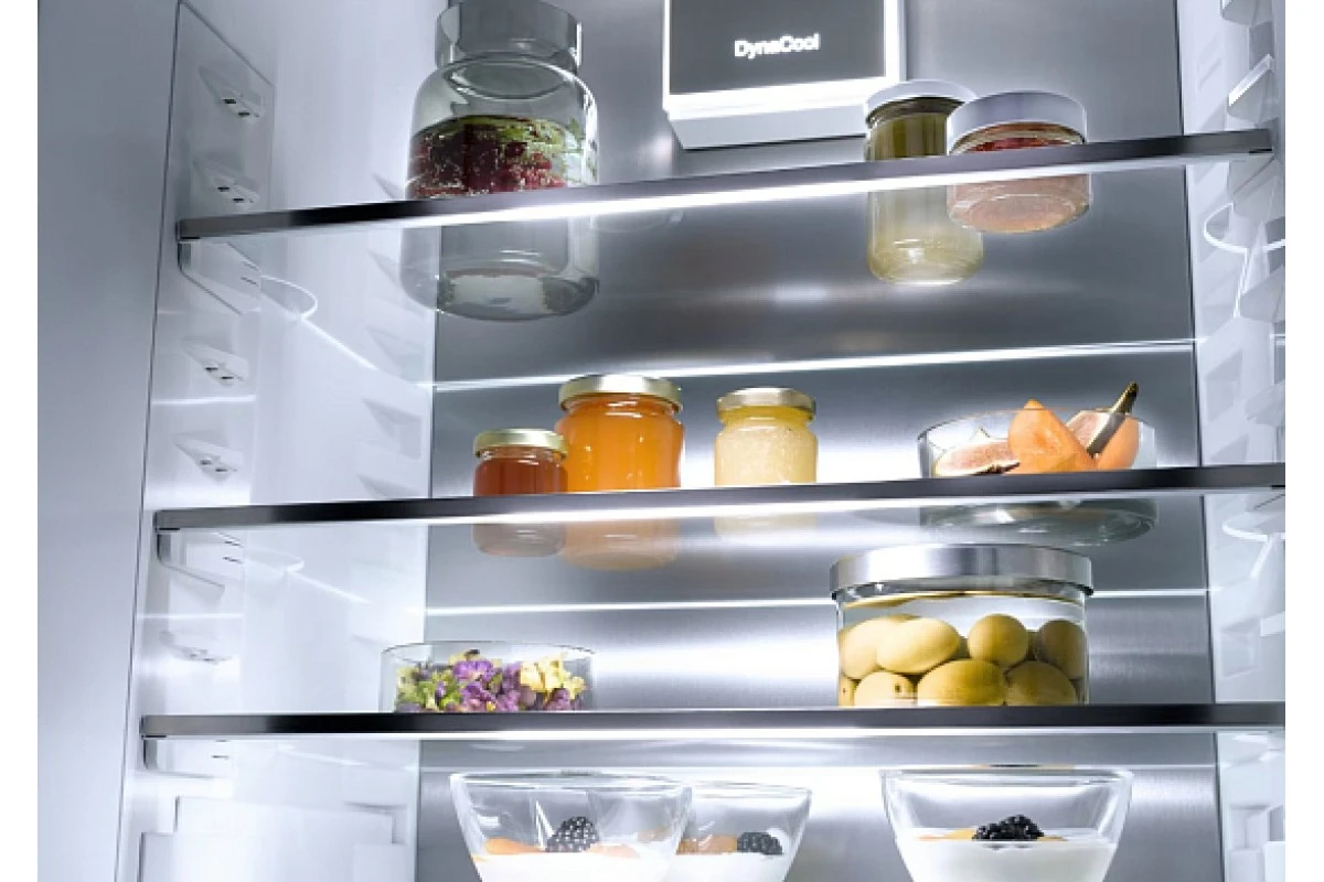 Встраиваемый холодильник Miele K 7797 C L