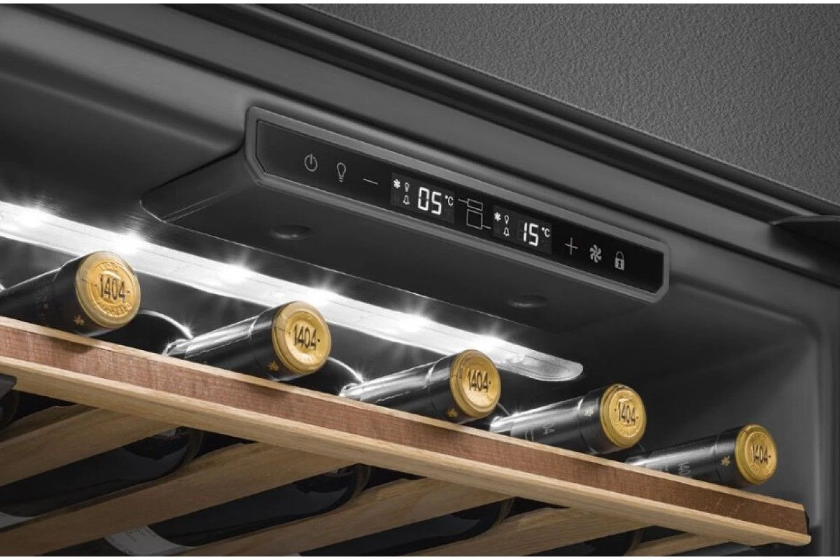 Встраиваемый холодильный шкаф для вина Smeg CVI129B3