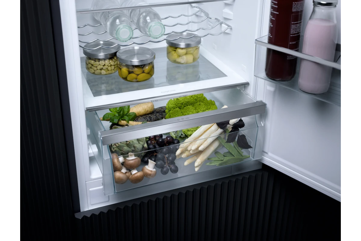 Встраиваемый холодильник Miele K7433 E