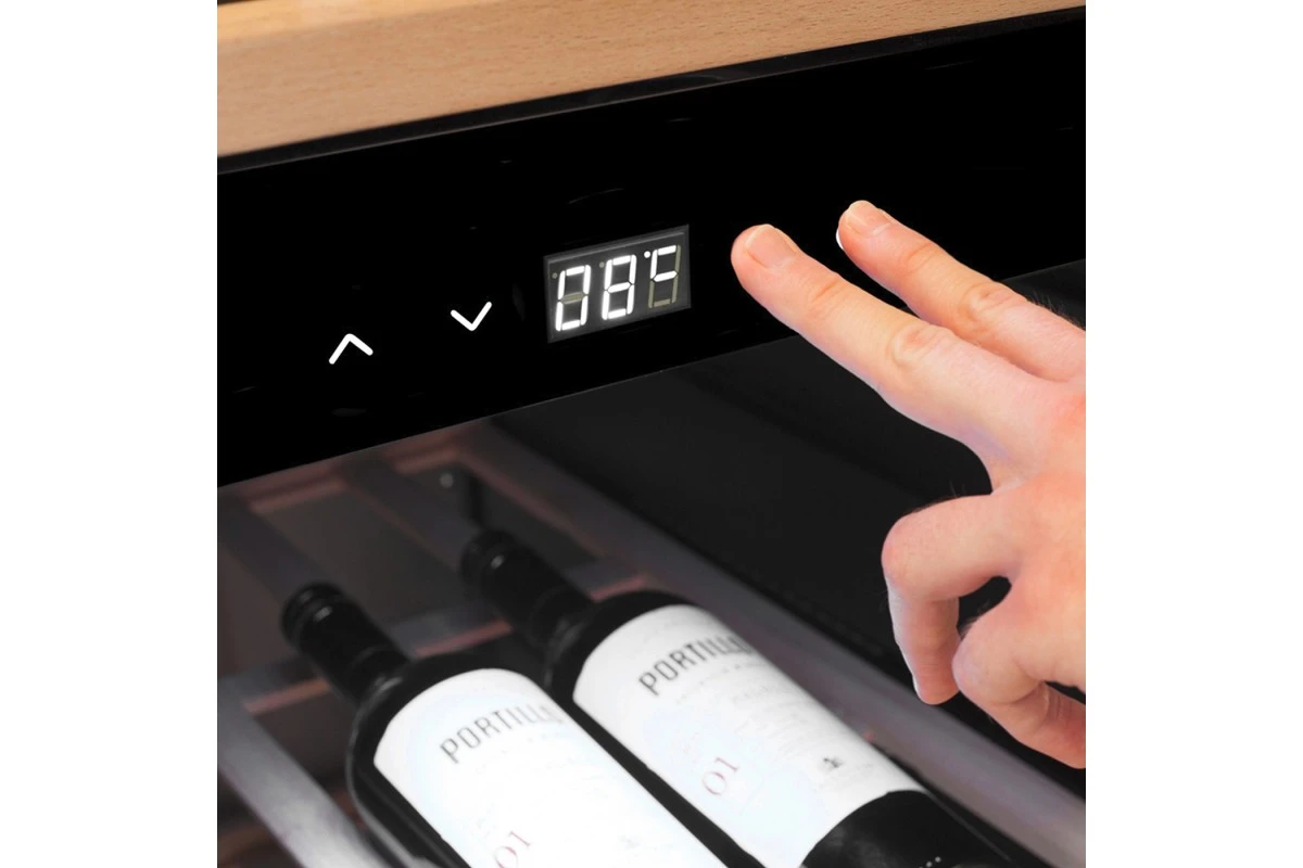 Винный шкаф CASO WineChef Pro 180 black