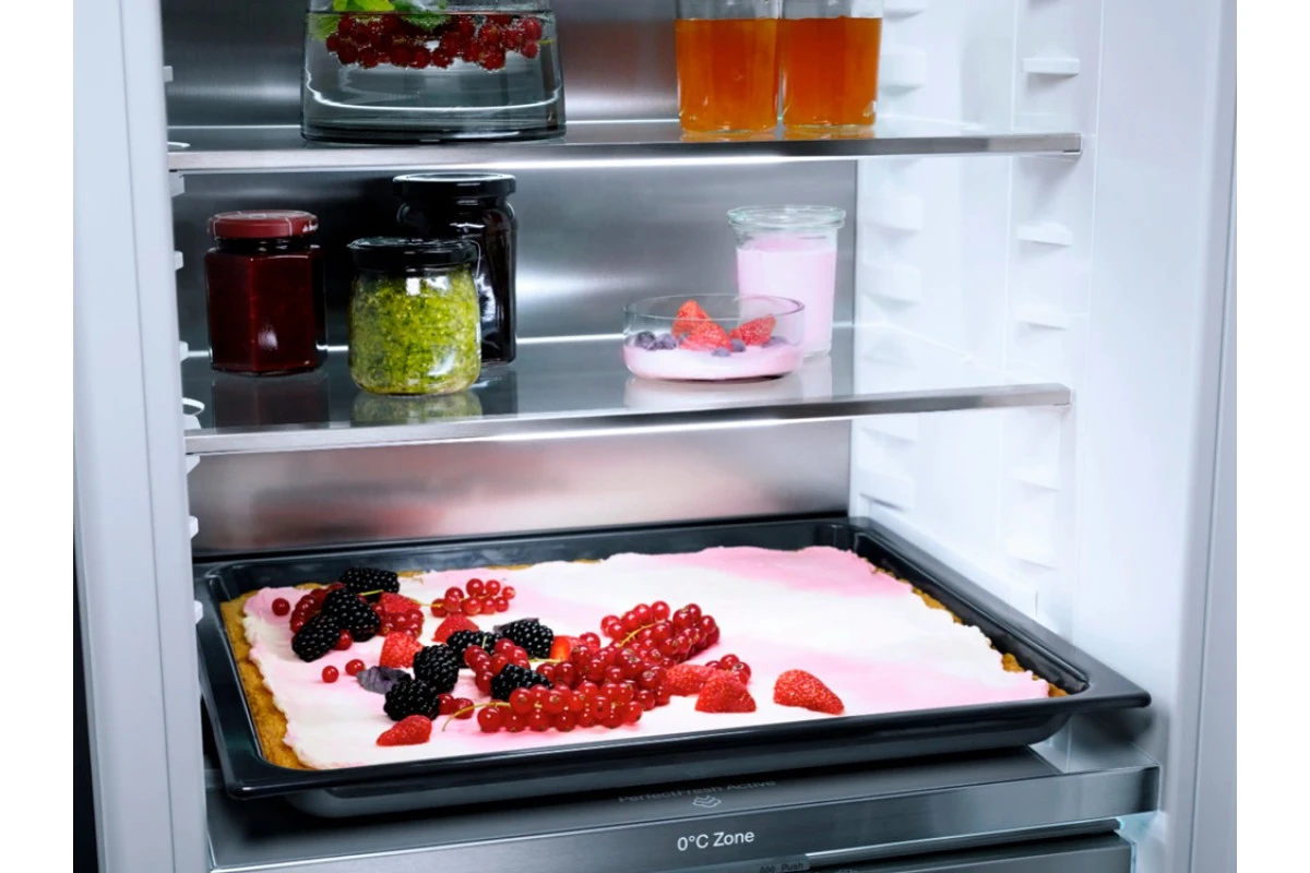 Встраиваемый холодильник Miele K 7747 D