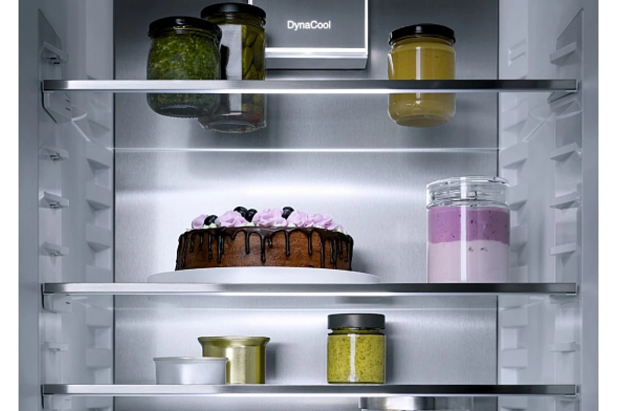 Встраиваемый холодильник Miele K 7797 C L