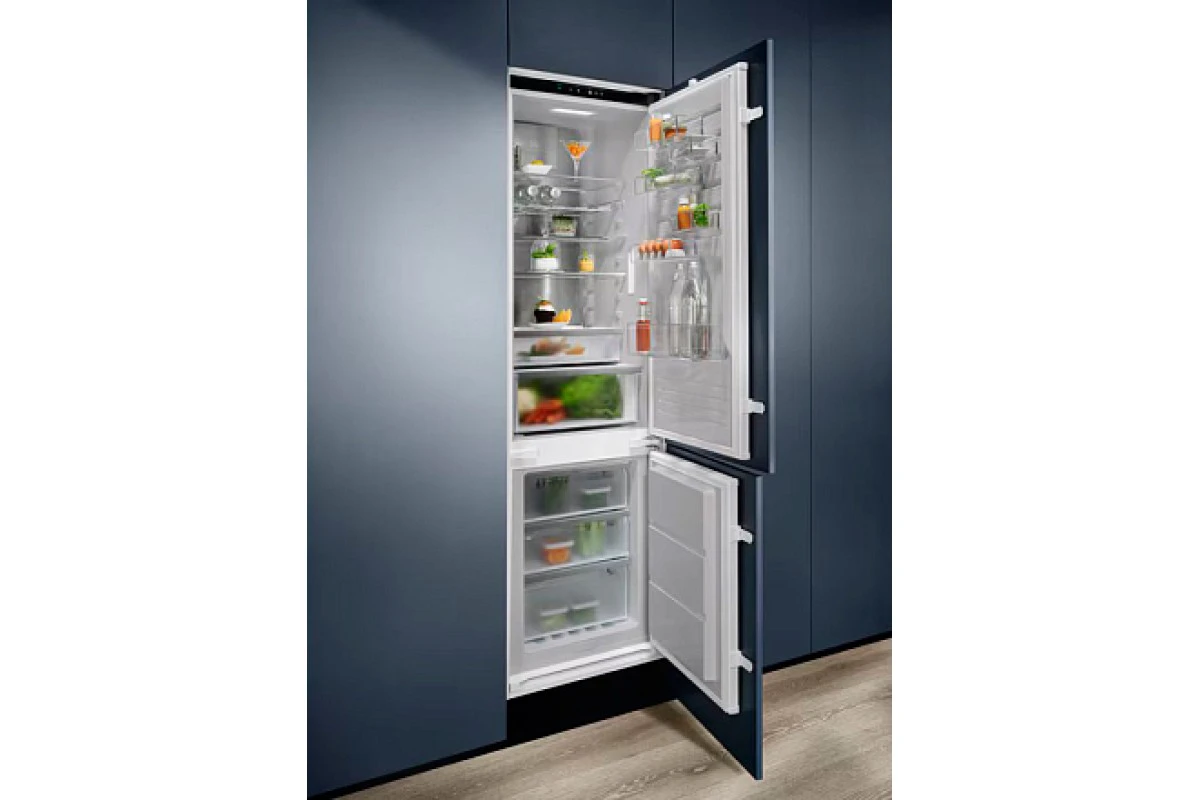 Встраиваемый холодильник Electrolux ENC8MD19S